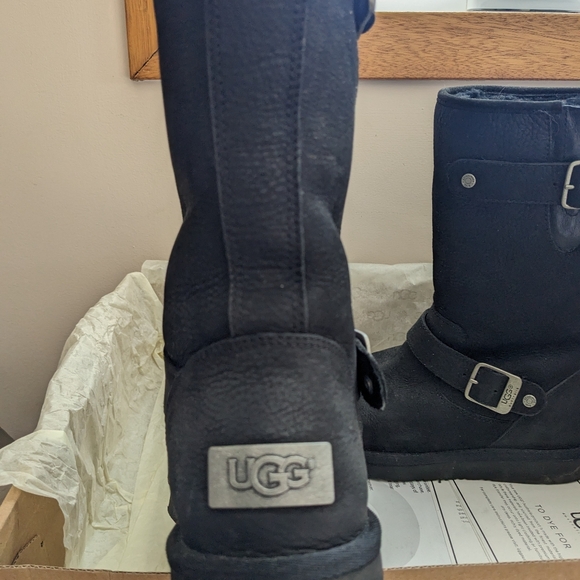 UGG Sutter Boots - Picture 6 of 8